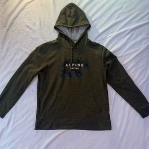 Men’s Large alpine design hoodie.